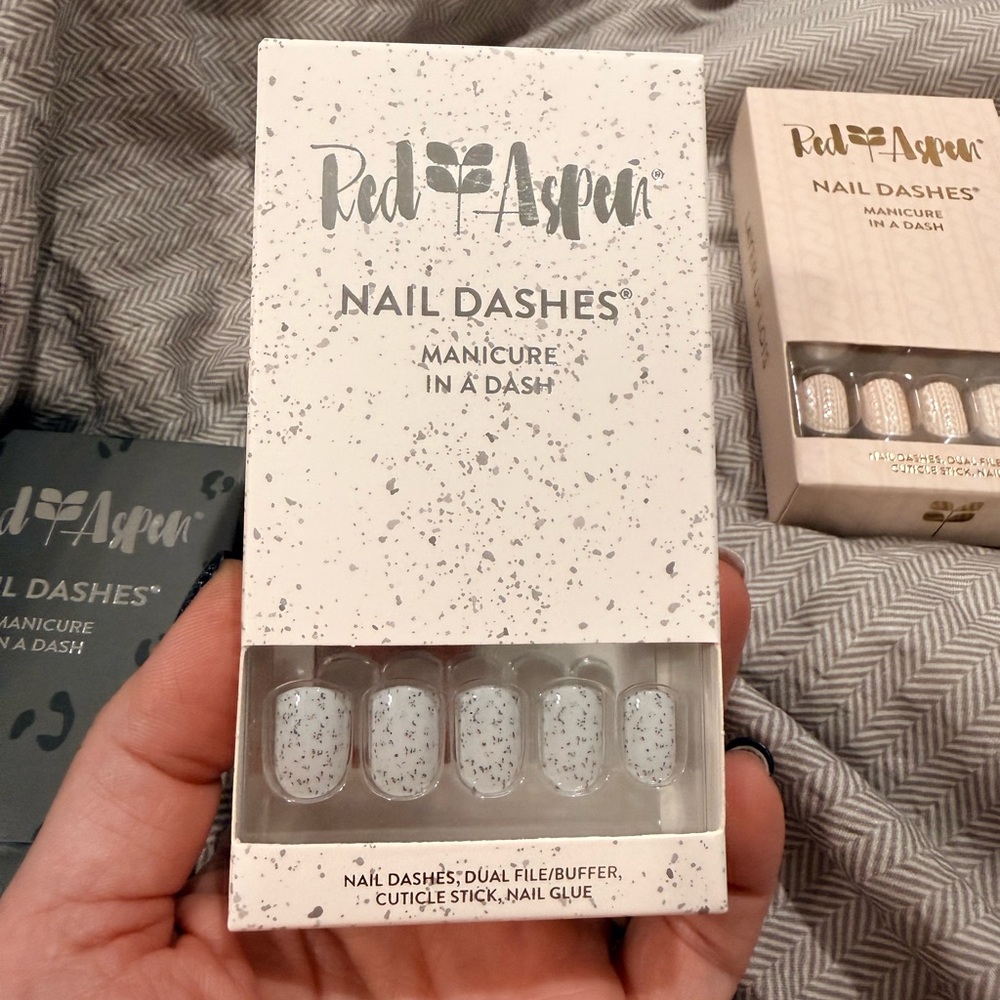 Red Aspen santorini caldera Nail Dashes - Press-On Manicure new unopened